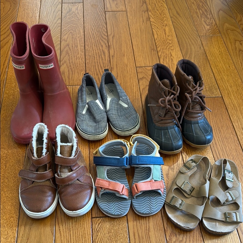 Random shoe lot 11c